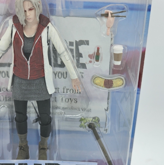 iZombie Liv Moore Full On Zombie Mode Action Figure - Picture 4 of 10